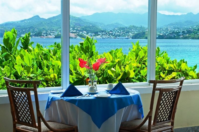 Flamboyant Hotel & Villas St. George's Ресторант снимка